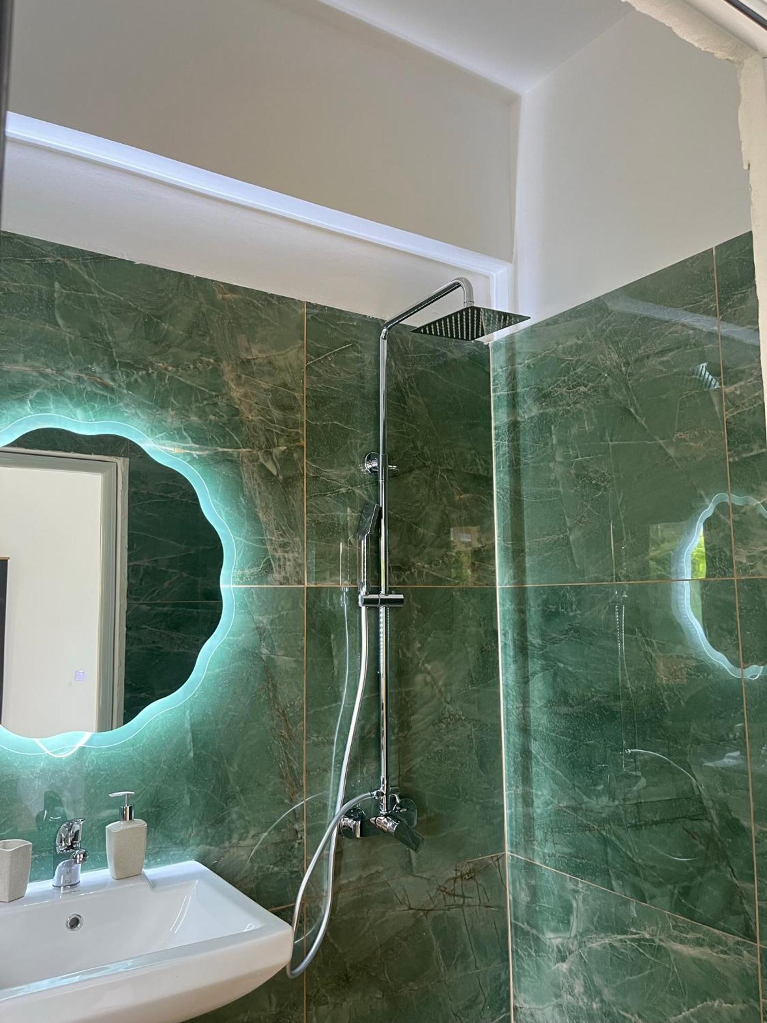 Blossom Apartments Vlore Bagian luar foto