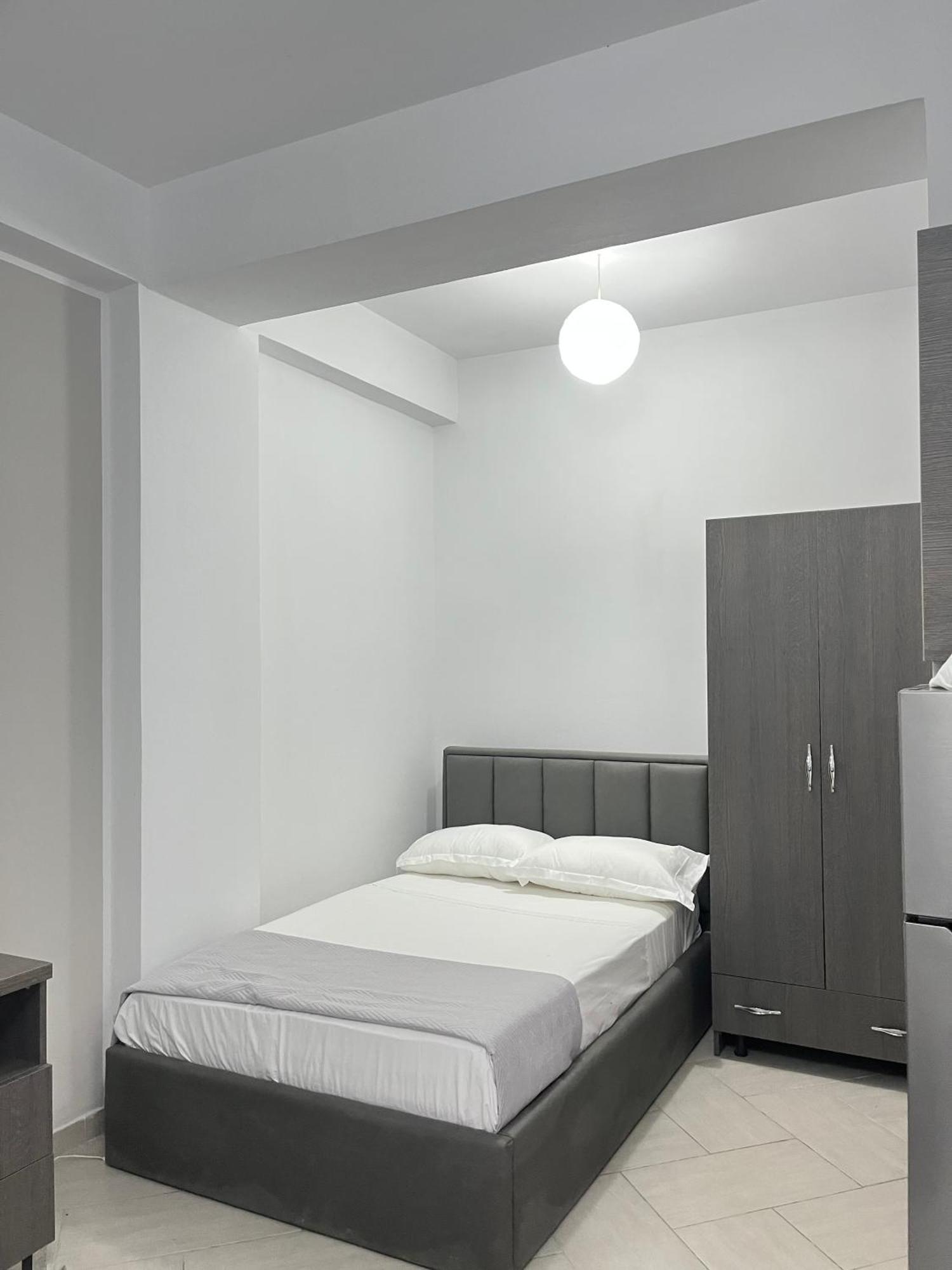 Blossom Apartments Vlore Bagian luar foto