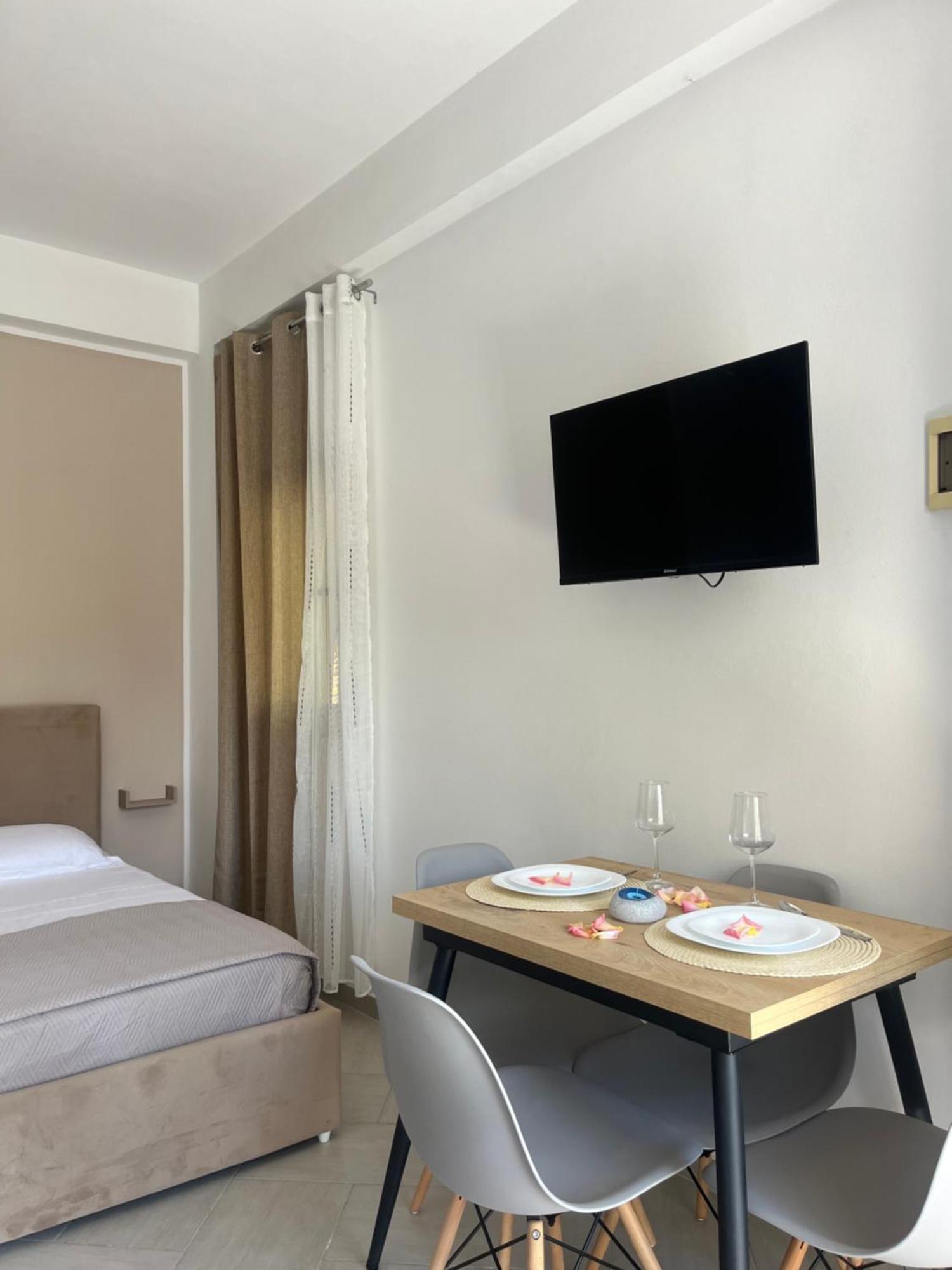 Blossom Apartments Vlore Bagian luar foto