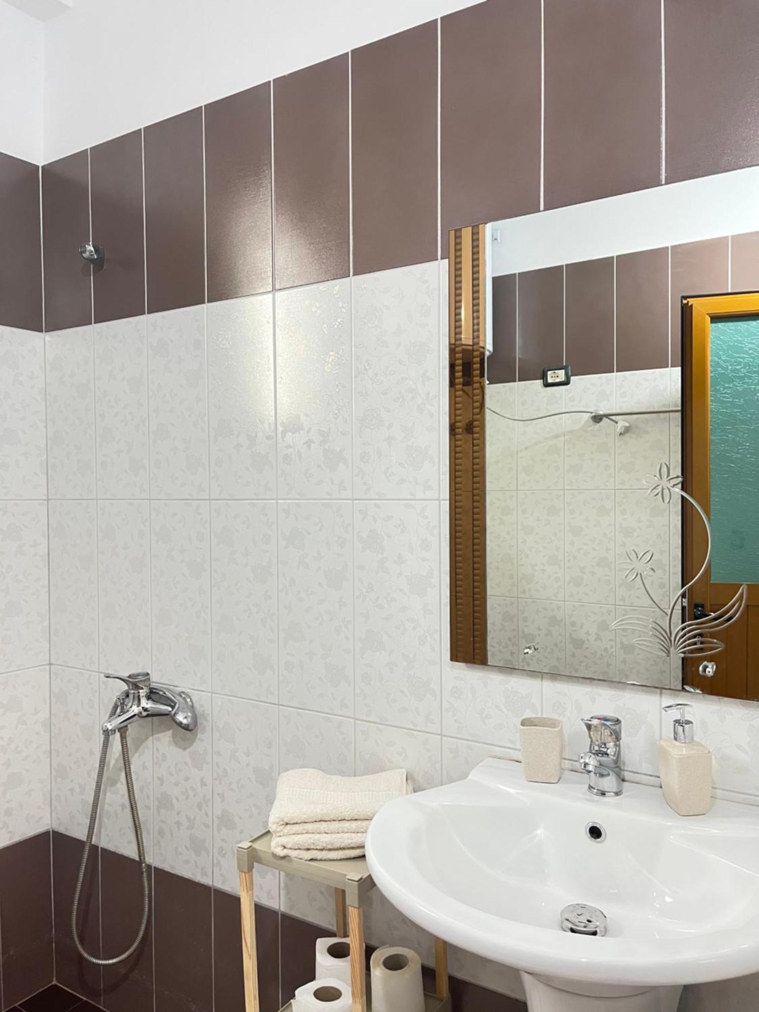 Blossom Apartments Vlore Bagian luar foto